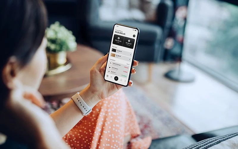 Client reviewing accounts, cards, and recent transactions in a mobile banking application